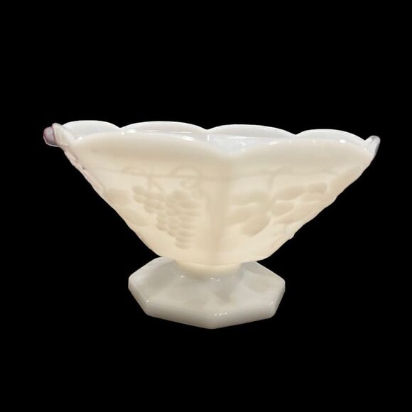 Vintage 9 inch Anchor Hocking milk glass grape and leaf pedestal fruit bowl - Picture 3 of 9
